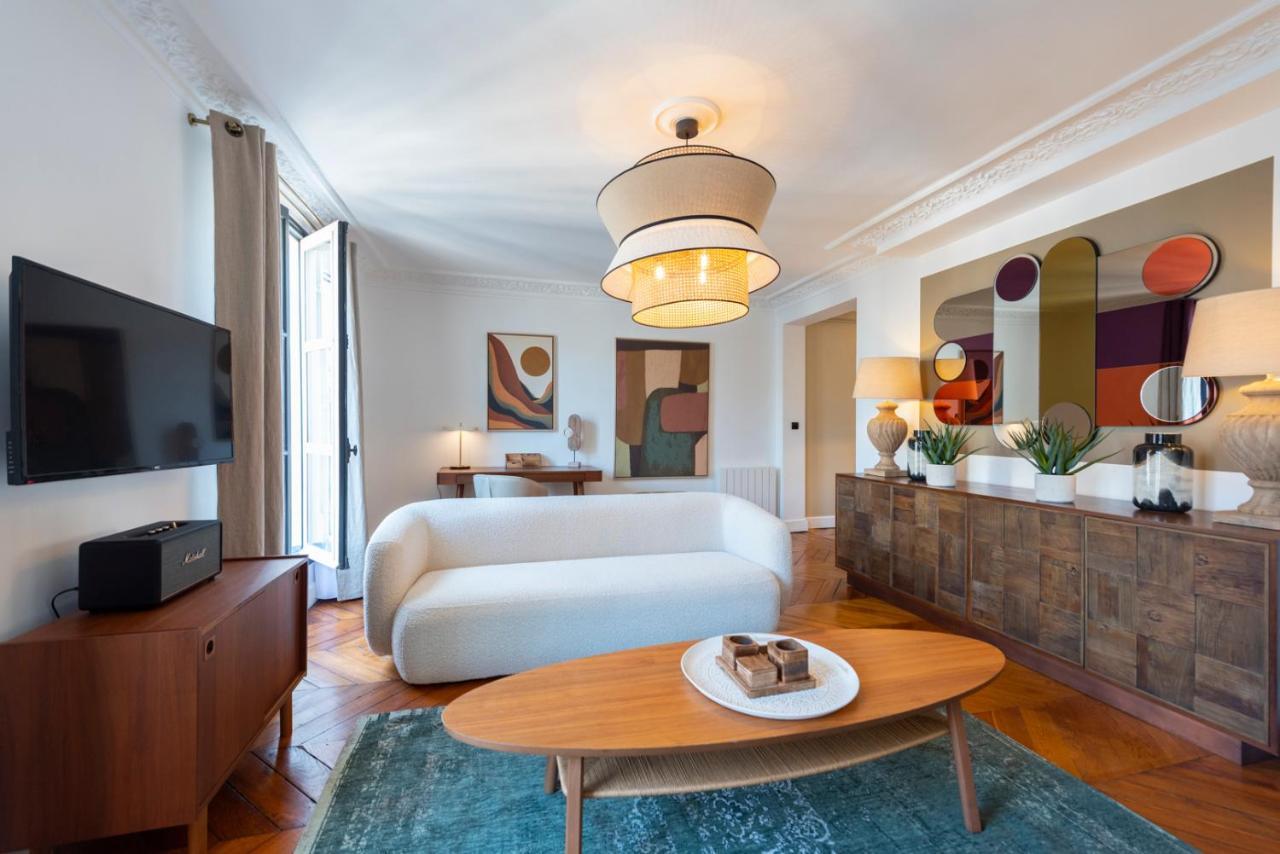 Un Autre Regard Parigi